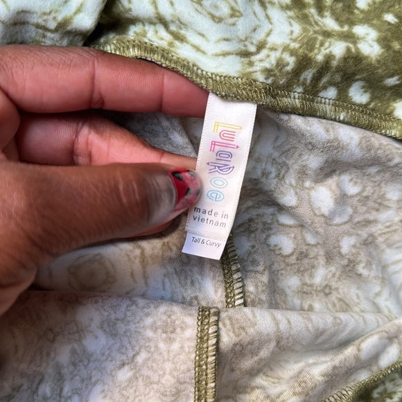 Green Swirl LuLaRoe Tall & Curvy Leggings - Picture 5 of 7